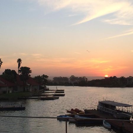 First Group Port Owen Marina Apartment เวลด์ดริฟ ภายนอก รูปภาพ